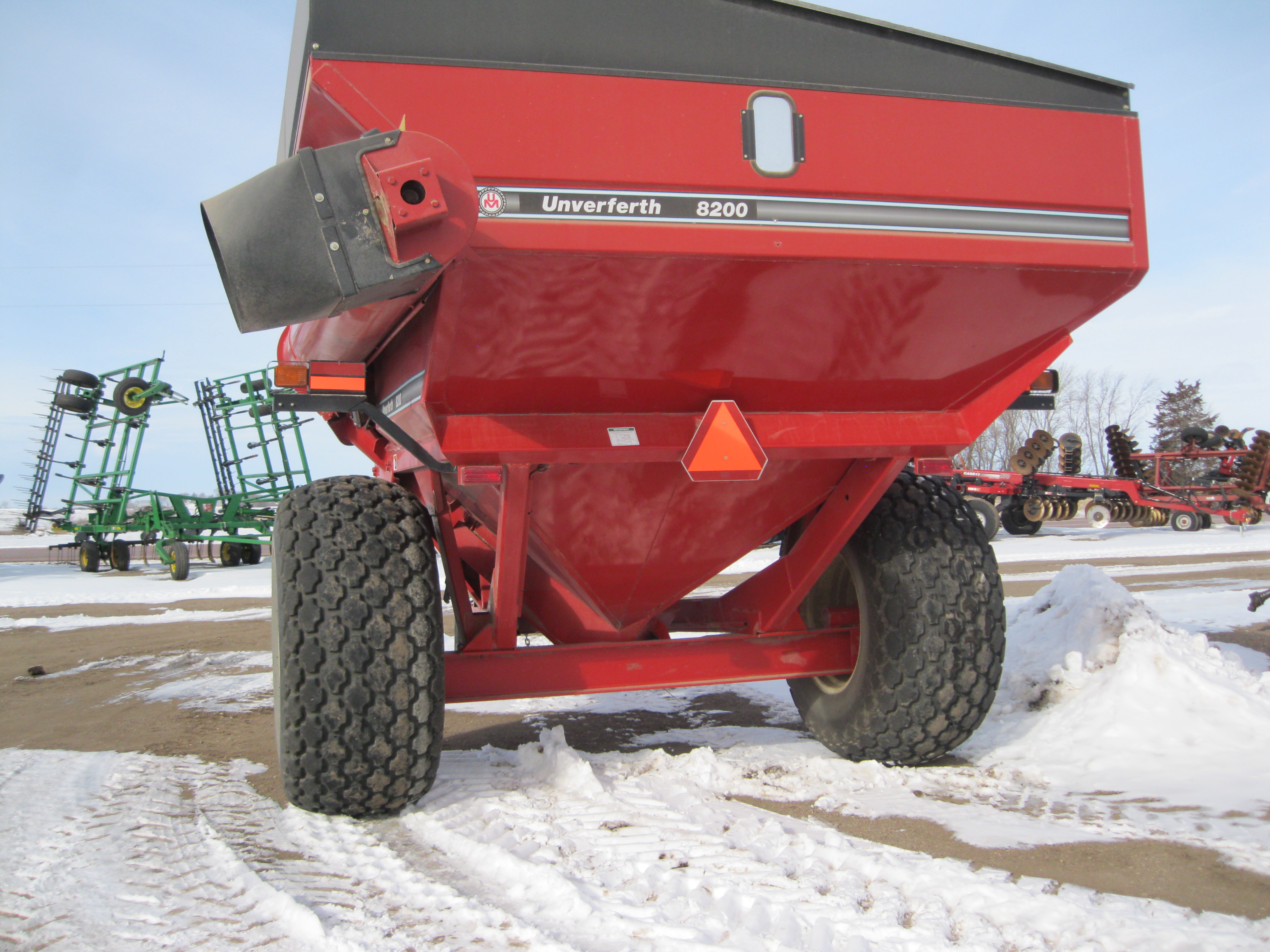 Unverferth 8200 Grain Cart