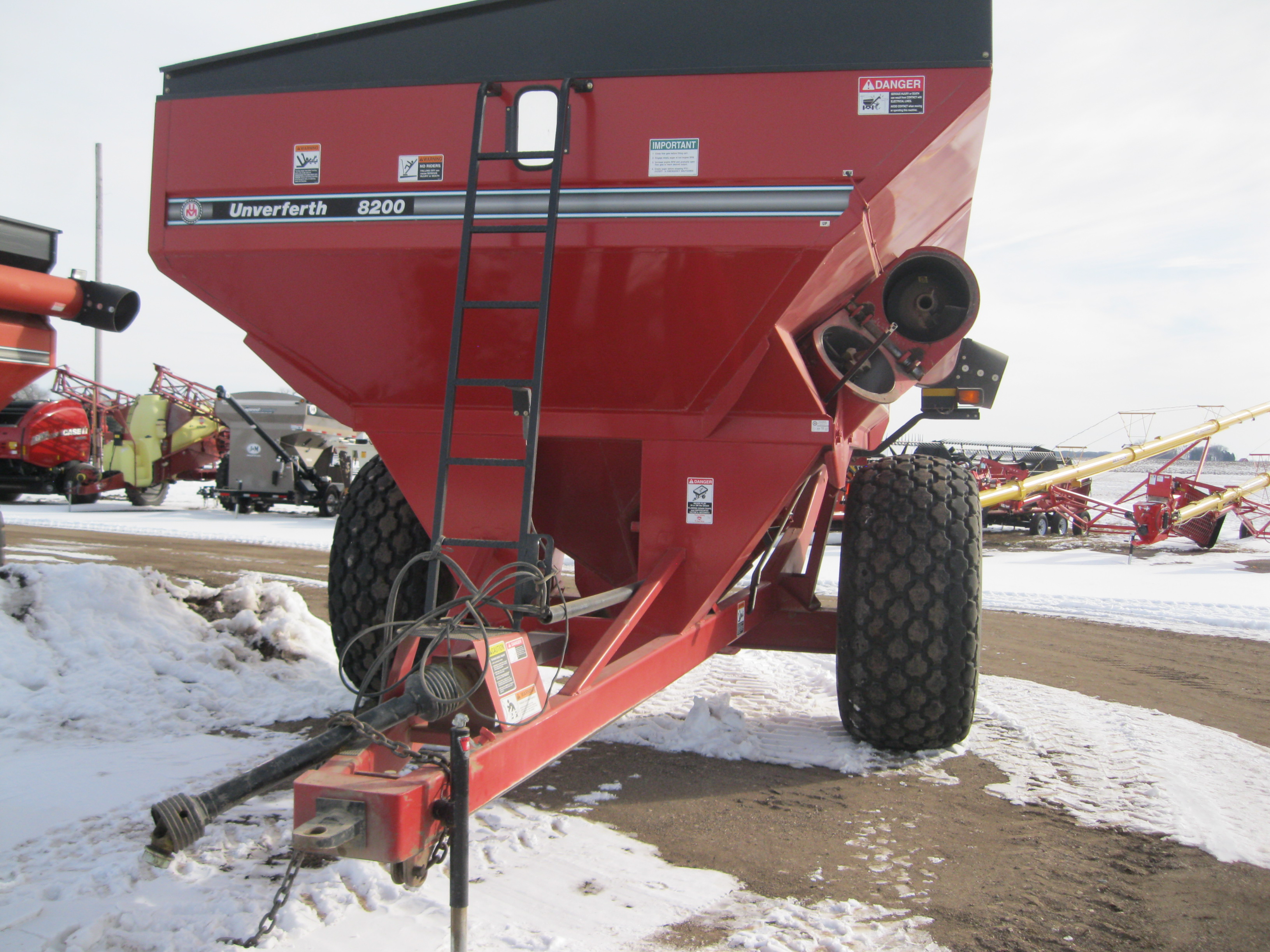 Unverferth 8200 Grain Cart