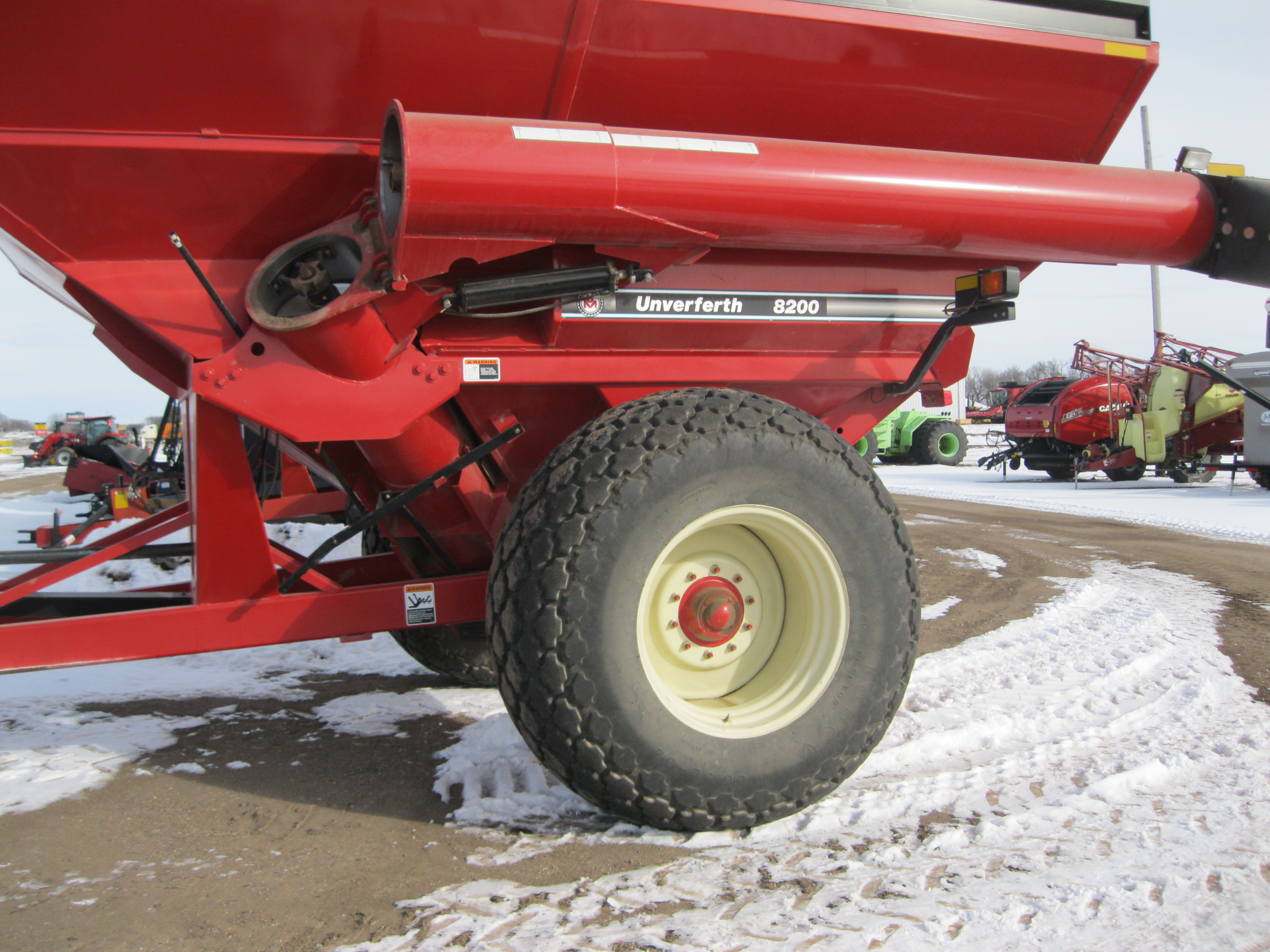 Unverferth 8200 Grain Cart