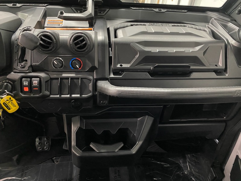 2020 Can-Am 2020 Defender Cab XT HD10 Silver Sku # 8DLC Utility Vehicle