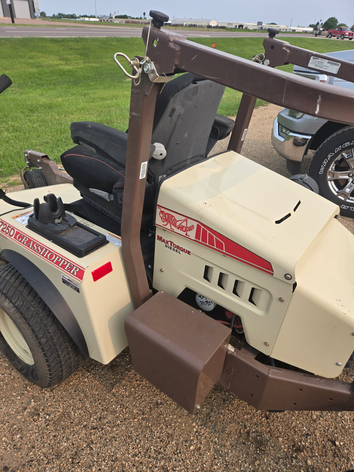 2022 Grasshopper 725DT 72" Rear Discharge Mower/Zero Turn