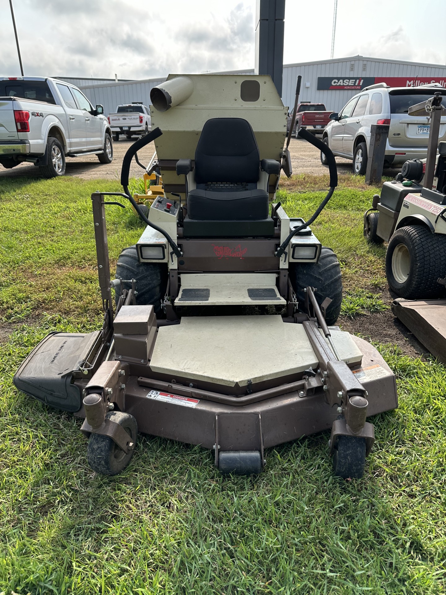 2004 Grasshopper 718 w/52" SD / Bagger Attachment Mower/Zero Turn