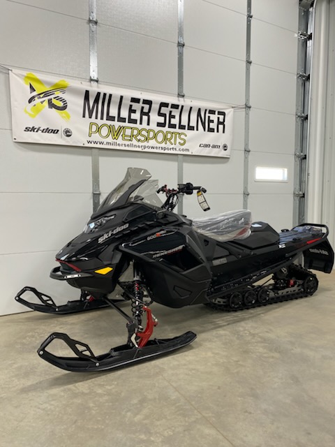 2025 Ski-Doo 2025 REN ENDURO 600R 137"ICE BLK/RED SKU #USSA Snowmobile