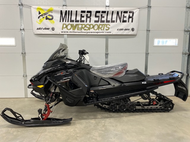 2025 Ski-Doo 2025 REN ENDURO 600R 137"ICE BLK/RED SKU #USSA Snowmobile