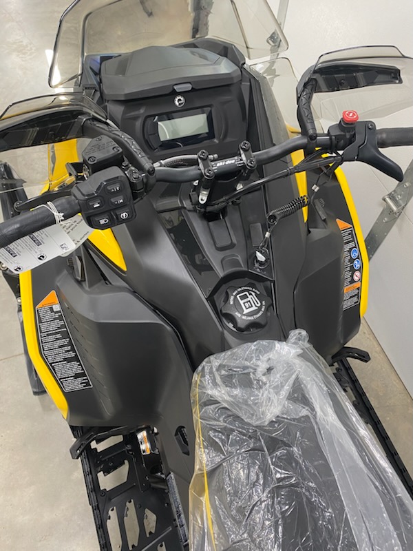 2025 Ski-Doo 2025 MXZ ADR 850 137"x1.25"RS YEL SKU # BDSA Snowmobile