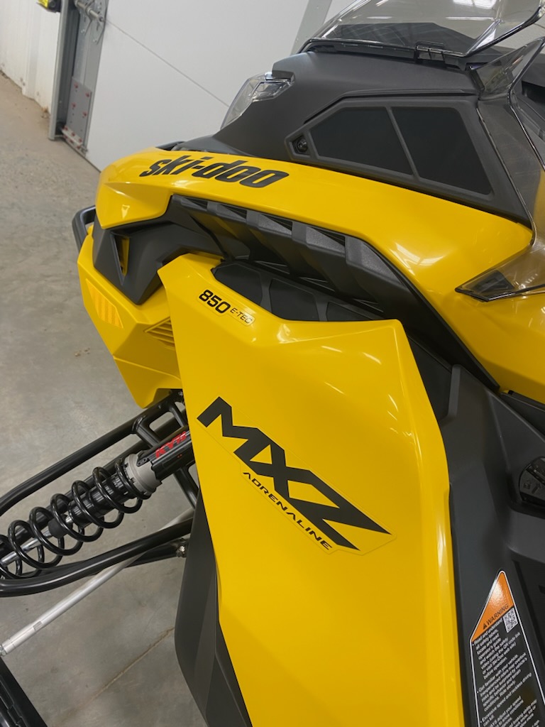 2025 Ski-Doo 2025 MXZ ADR 850 137"x1.25"RS YEL SKU # BDSA Snowmobile