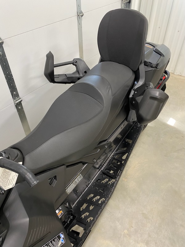 2025 Ski-Doo 2025 G.T. LE 900 ACE TURBO R BLK SKU # EPSB Snowmobile