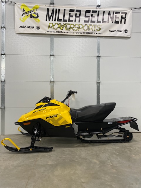 2025 Ski-Doo 2025 MXZ 200 NEO YELL/BLK SKU # YWSB Snowmobile