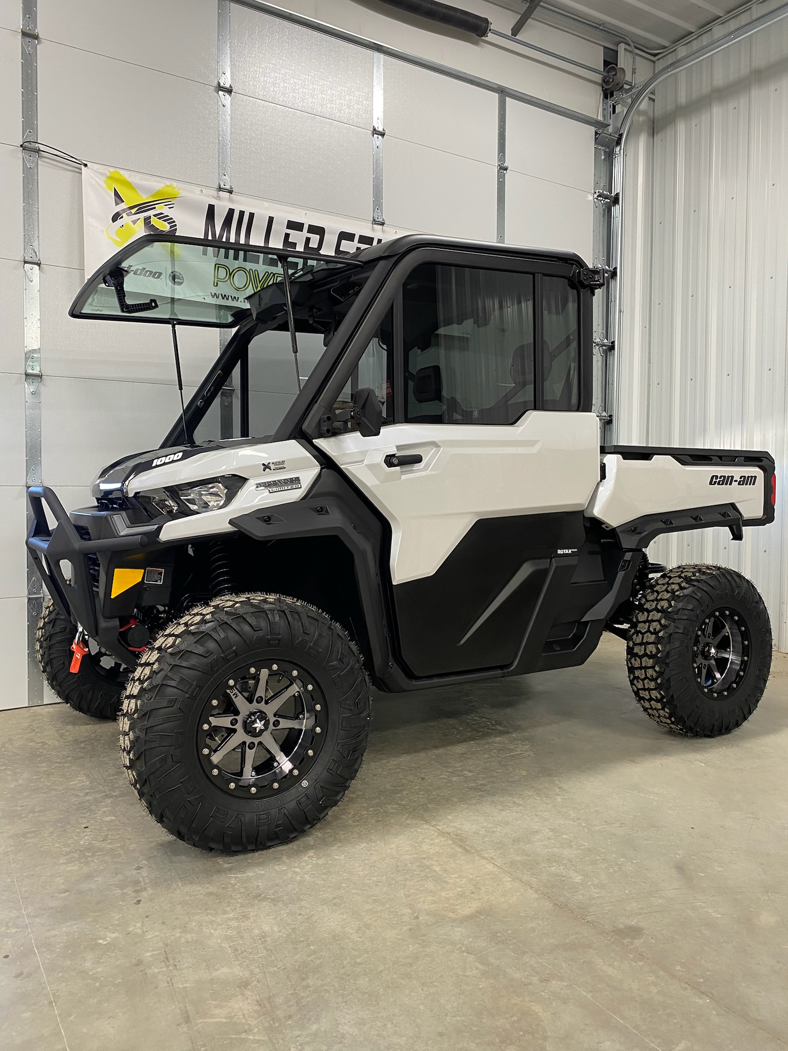 2025 Can-Am 2025 DEFENDER LTD CAB HD10 PEARL WHITE SKU # 8JSD Utility Vehicle