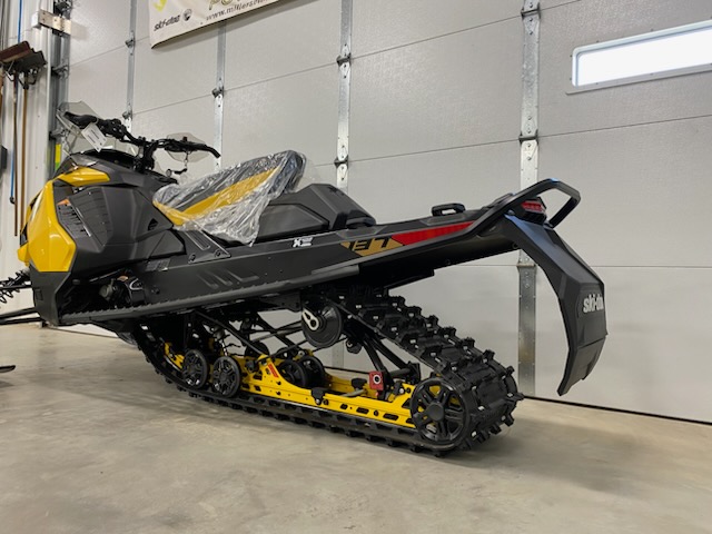 2025 Ski-Doo 2025 MXZ ADR 600 137"x1.25"RS YEL SKU # BDSD Snowmobile