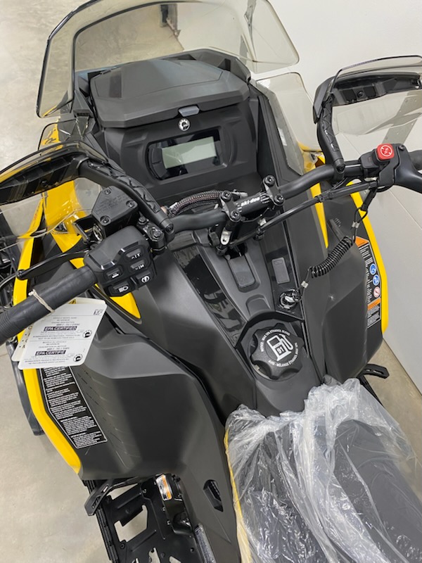 2025 Ski-Doo 2025 MXZ ADR 600 137"x1.25"RS YEL SKU # BDSD Snowmobile