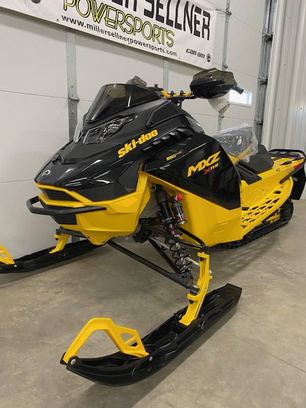 2025 Ski-Doo 2025 MXZ XRS 850 137 IR YEL/BLK SKU # MYSN Snowmobile