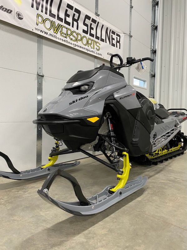 2025 Ski-Doo 2025 SUM X 850 SHOT 154" GRAY/BLK SKU # TNSB Snowmobile