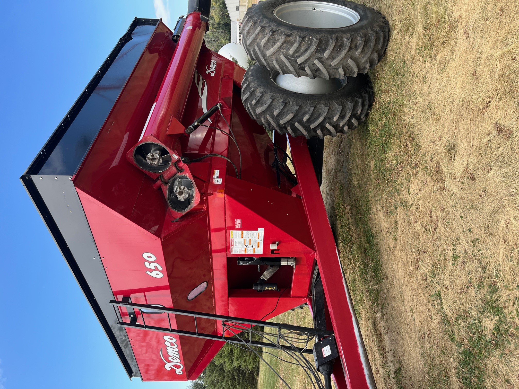 2008 Demco 650 Grain Cart