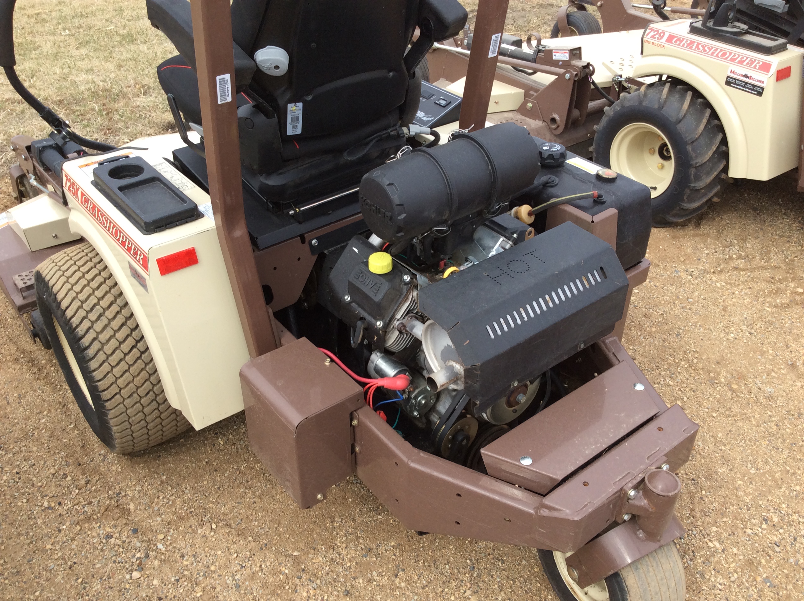 2019 Grasshopper 725KT W/ 52" REAR DISCHARGE DECK Mower/Zero Turn