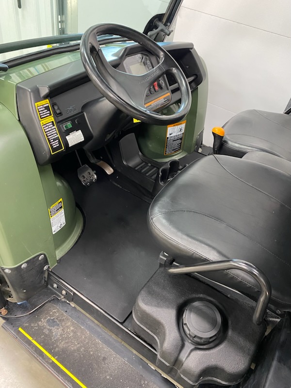 2013 John Deere XUV 825I W/POWERSTEERING Utility Vehicle