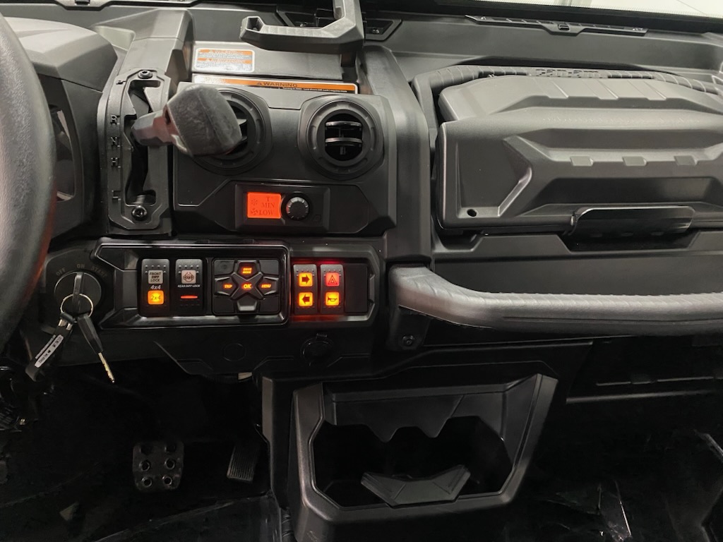 2025 Can-Am 2025 DEFENDER LTD CAB HD10 PEARL WHITE SKU # 8JSD Utility Vehicle