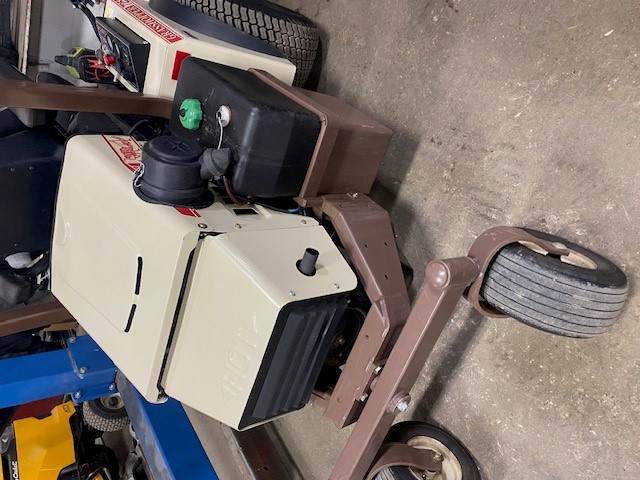 2023 Grasshopper 725DT6 / 3761 RD Mower/Zero Turn