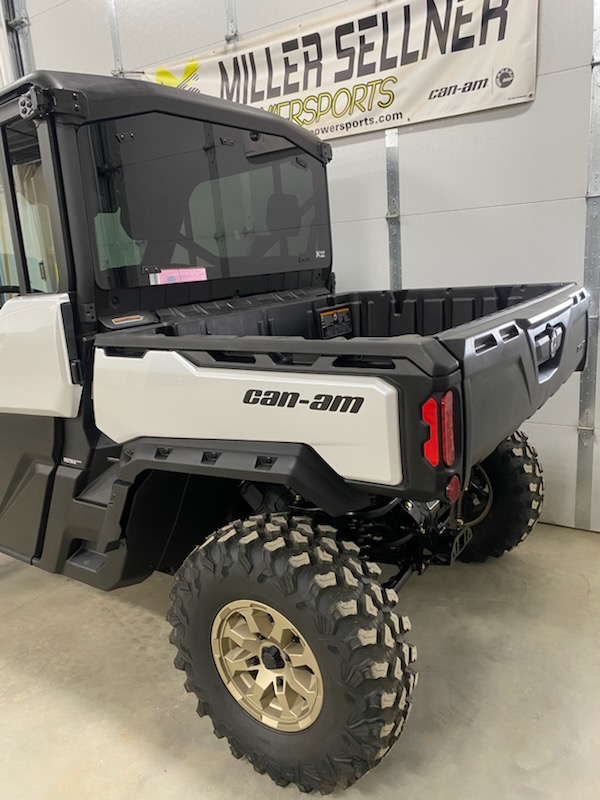 2025 Can-Am 2025 DEFENDER LTD CAB HD10 WHITE SKU # 8JSH Utility Vehicle