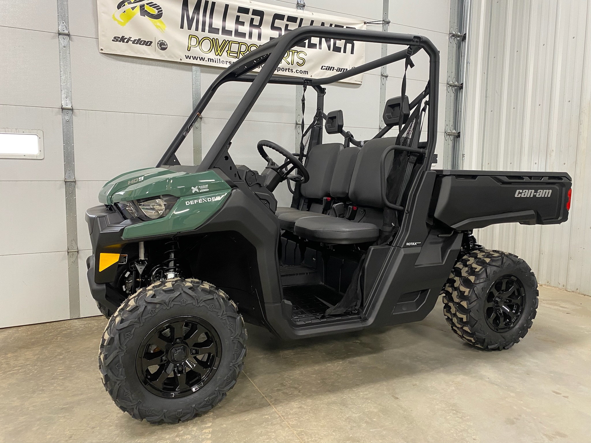 2025 Can-Am 2025 DEFENDER DPS HD9 62"GREEN SKU # 8ESL Utility Vehicle