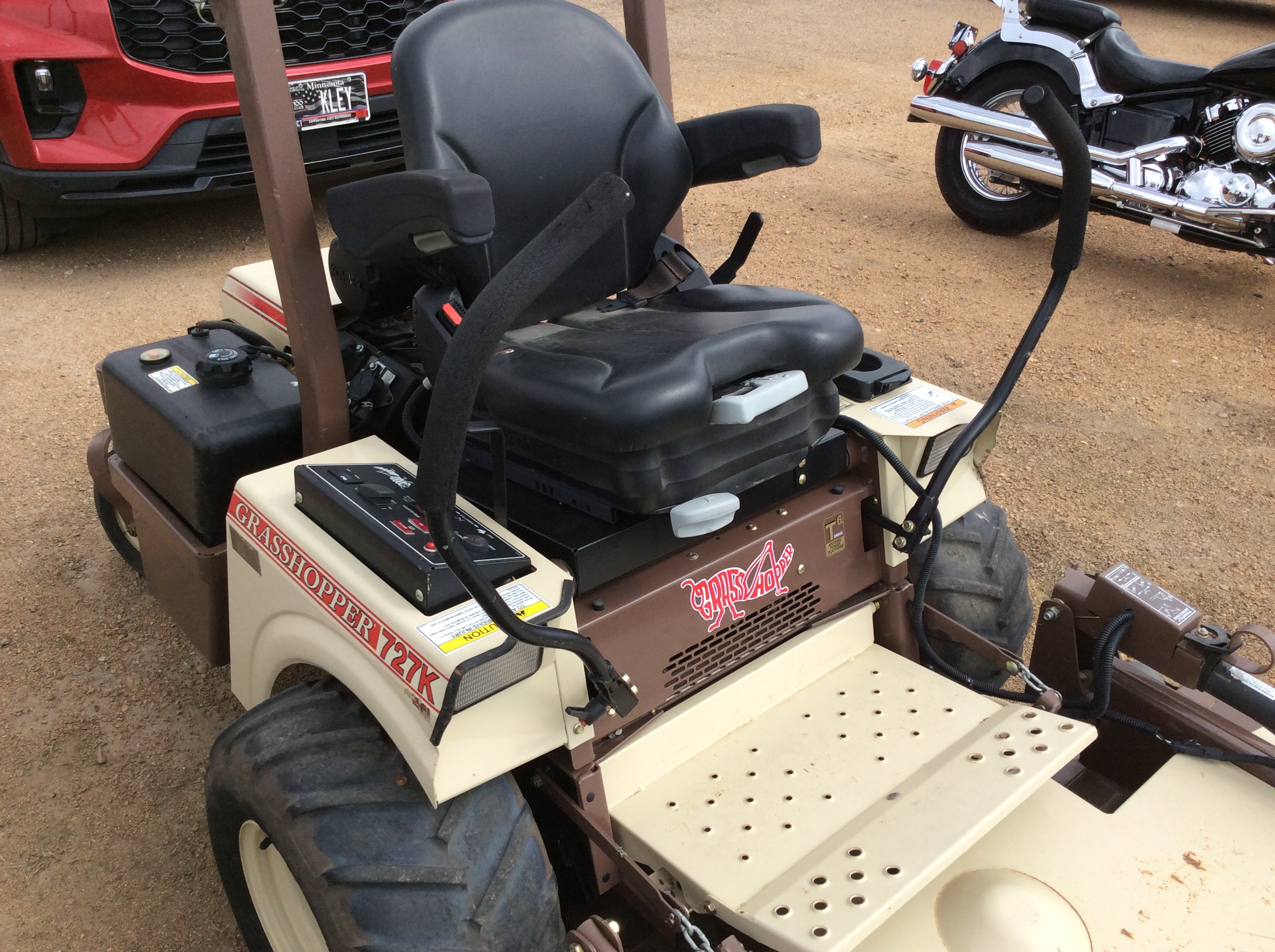 2015 Grasshopper 727T w/61" RD Deck Mower/Zero Turn