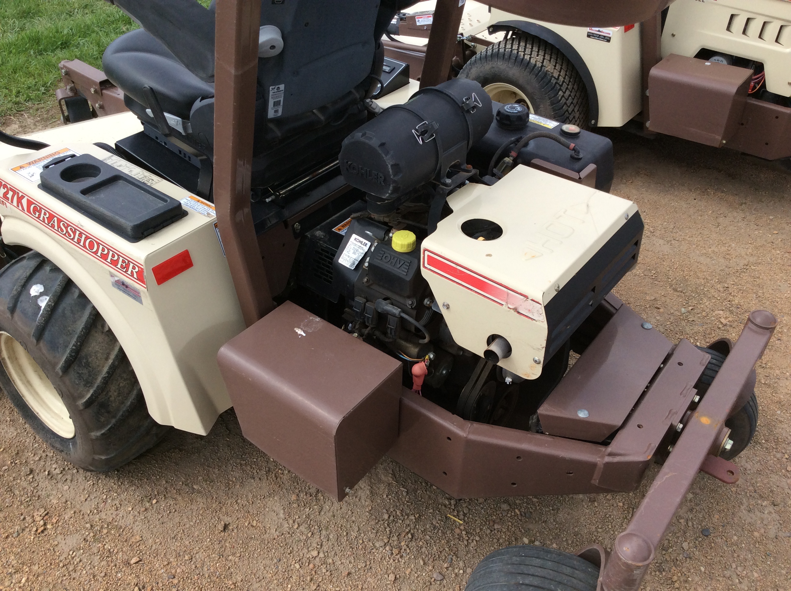 2015 Grasshopper 727T w/61" RD Deck Mower/Zero Turn