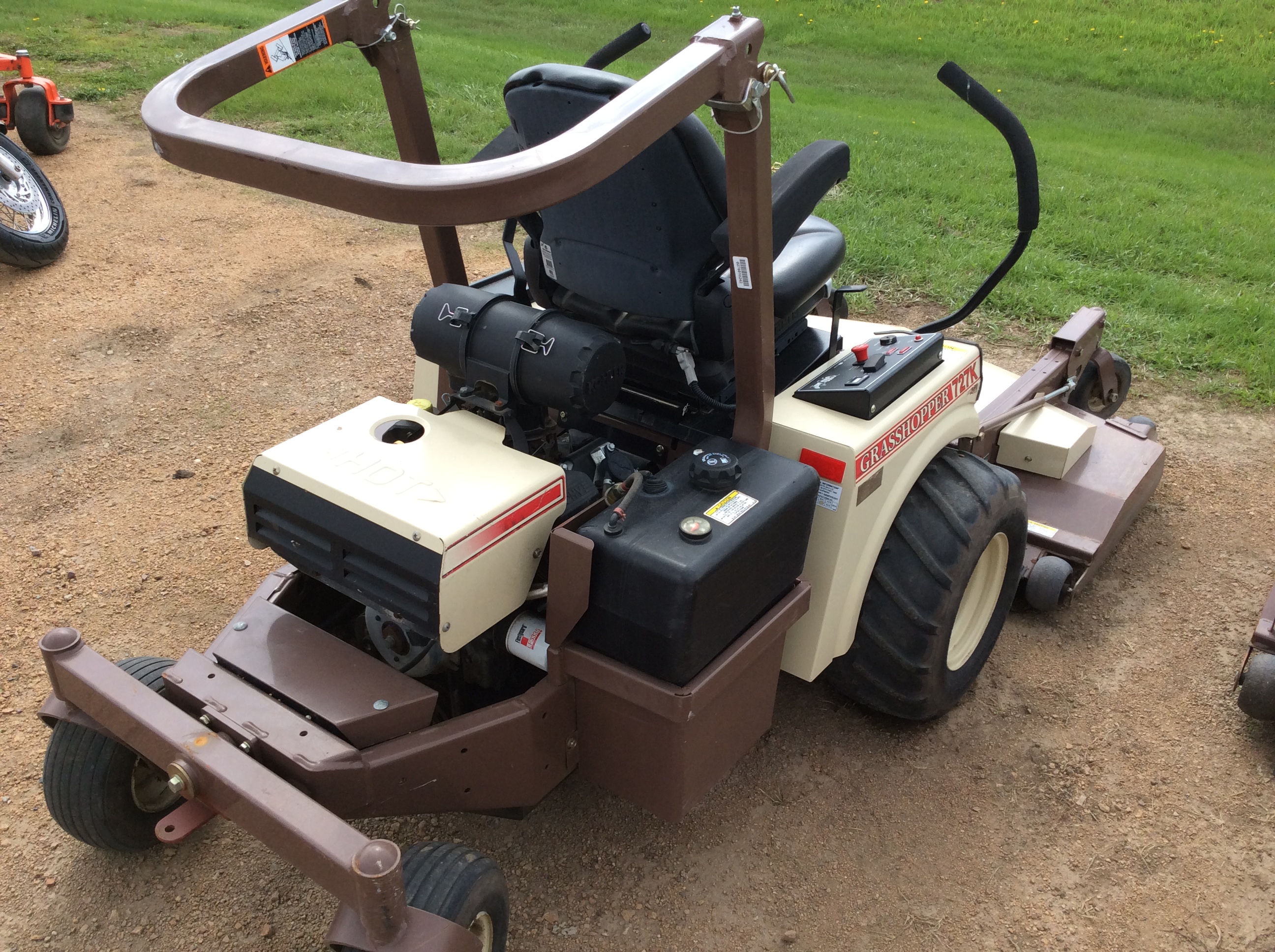 2015 Grasshopper 727T w/61" RD Deck Mower/Zero Turn