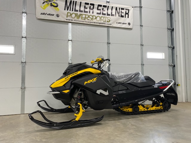 2026 Ski-Doo 2026 MXZ NEO+ 600EFI 55HP YEL/BLK SKU # BPTA Snowmobile