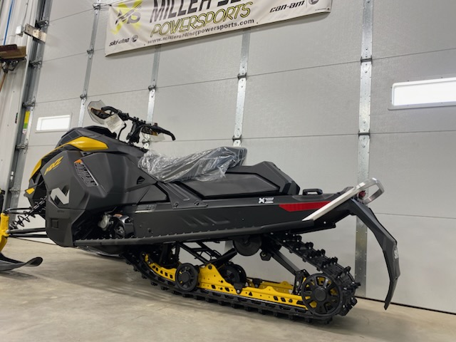 2026 Ski-Doo 2026 MXZ NEO+ 600EFI 55HP YEL/BLK SKU # BPTA Snowmobile
