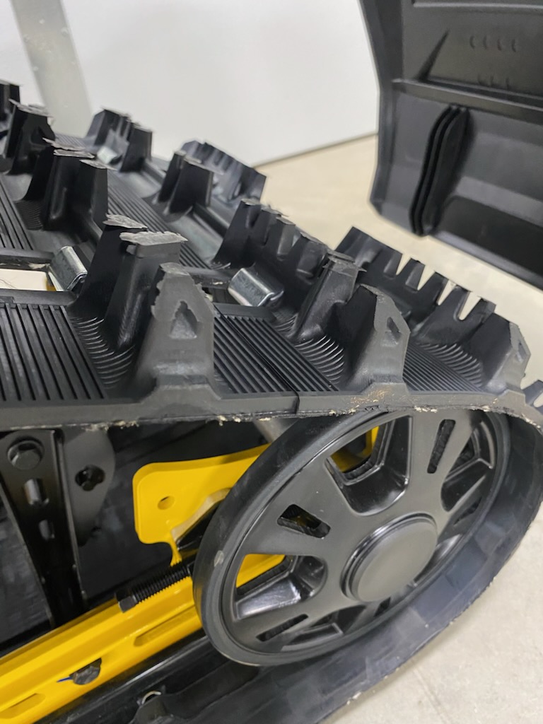 2026 Ski-Doo 2026 MXZ NEO+ 600EFI 55HP YEL/BLK SKU # BPTA Snowmobile