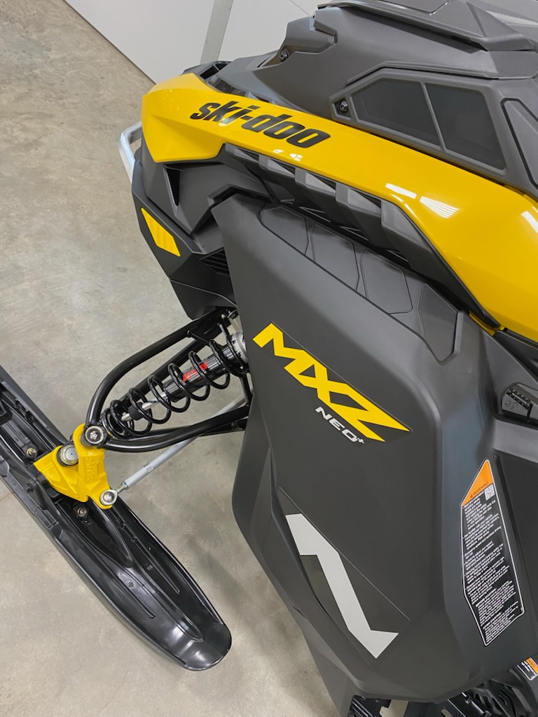 2026 Ski-Doo 2026 MXZ NEO+ 600EFI 55HP YEL/BLK SKU # BPTA Snowmobile