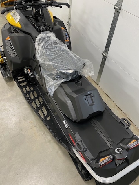 2026 Ski-Doo 2026 MXZ NEO+ 600EFI 55HP YEL/BLK SKU # BPTA Snowmobile