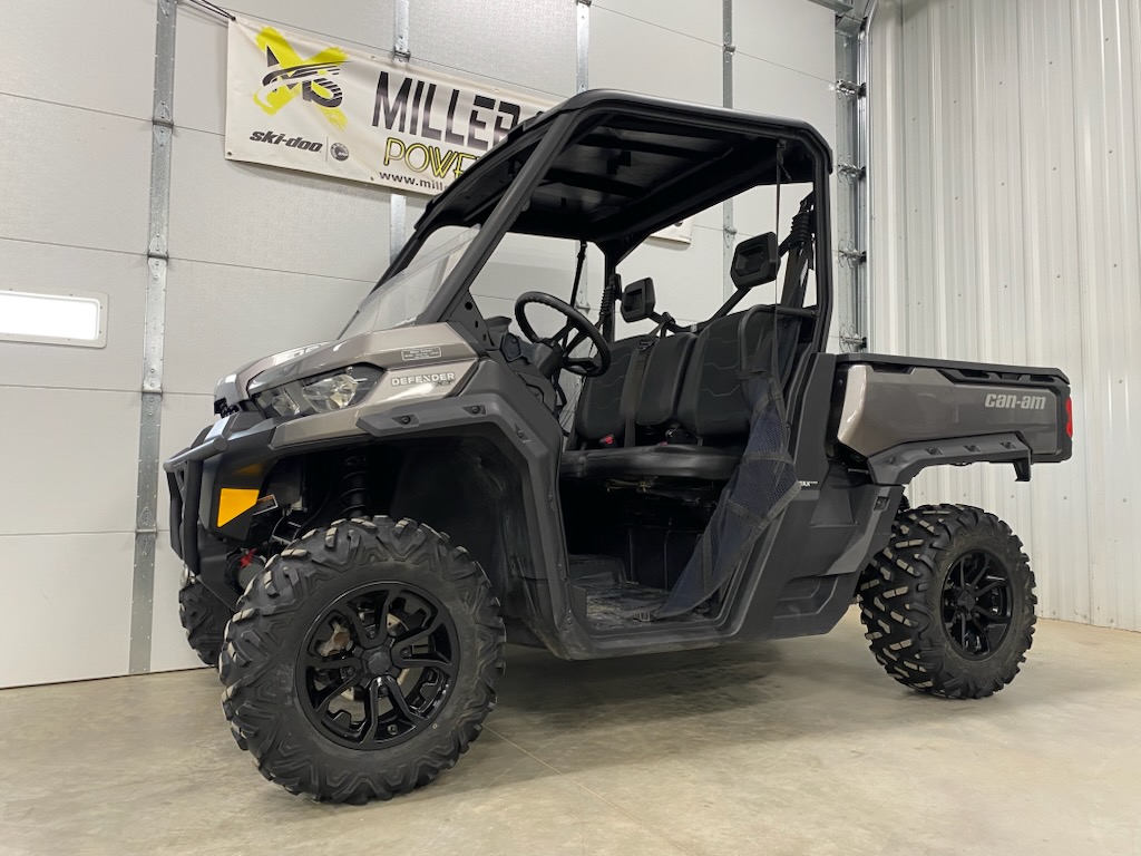 2018 Can-Am 2018 DEFENDER XT HD8 SILVER SKU # 8FJA Utility Vehicle