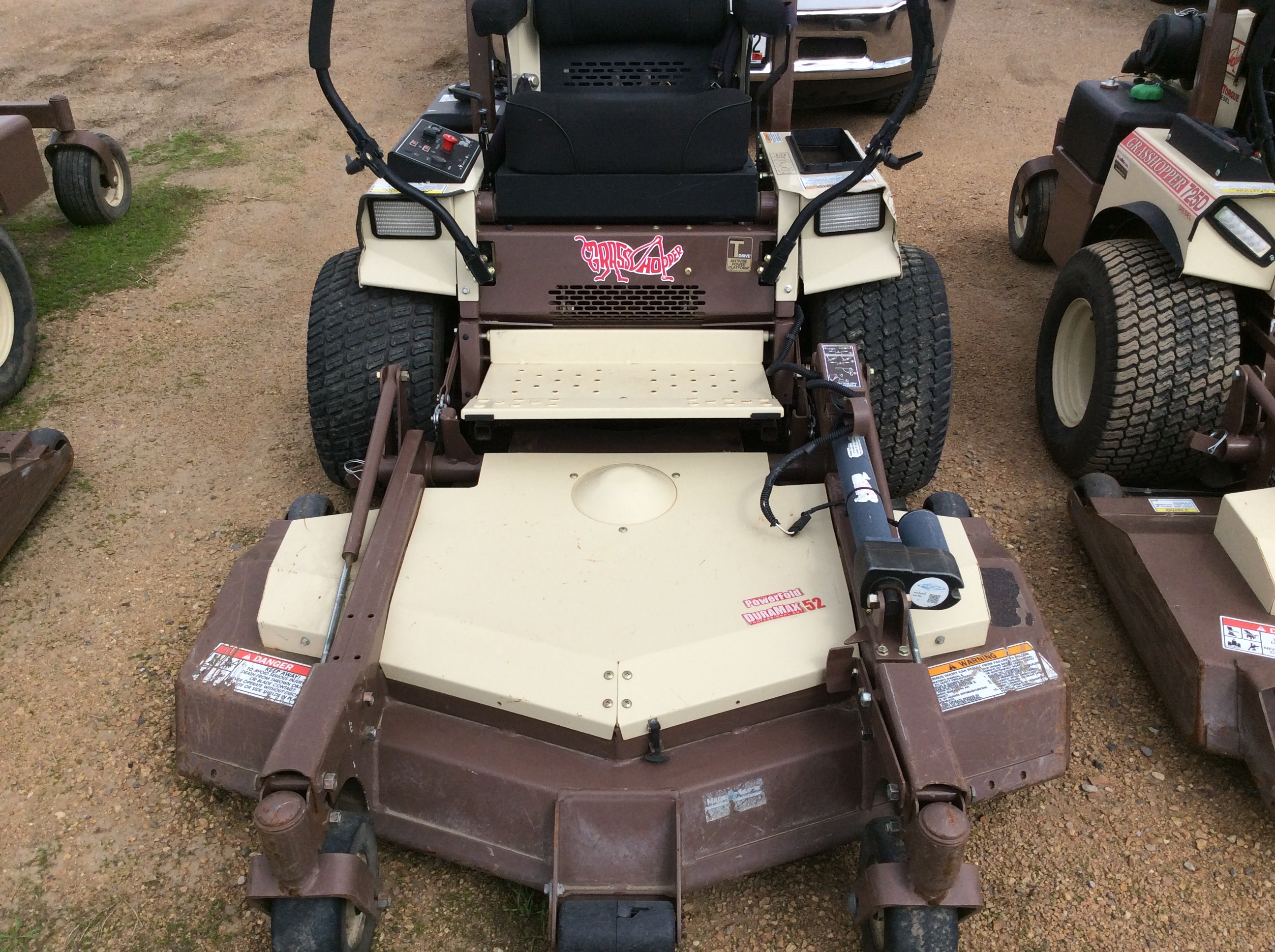 2016 Grasshopper 725KT w/52" RD Deck Mower/Zero Turn