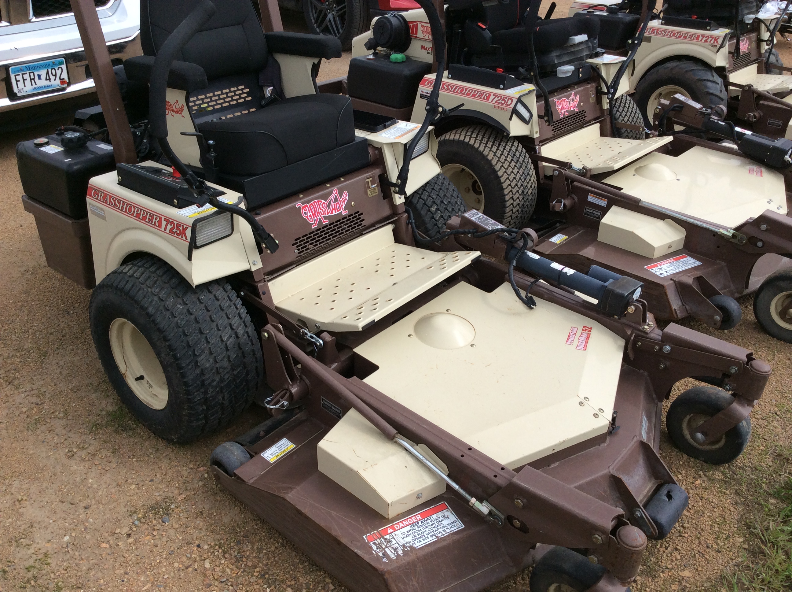 2016 Grasshopper 725KT w/52" RD Deck Mower/Zero Turn