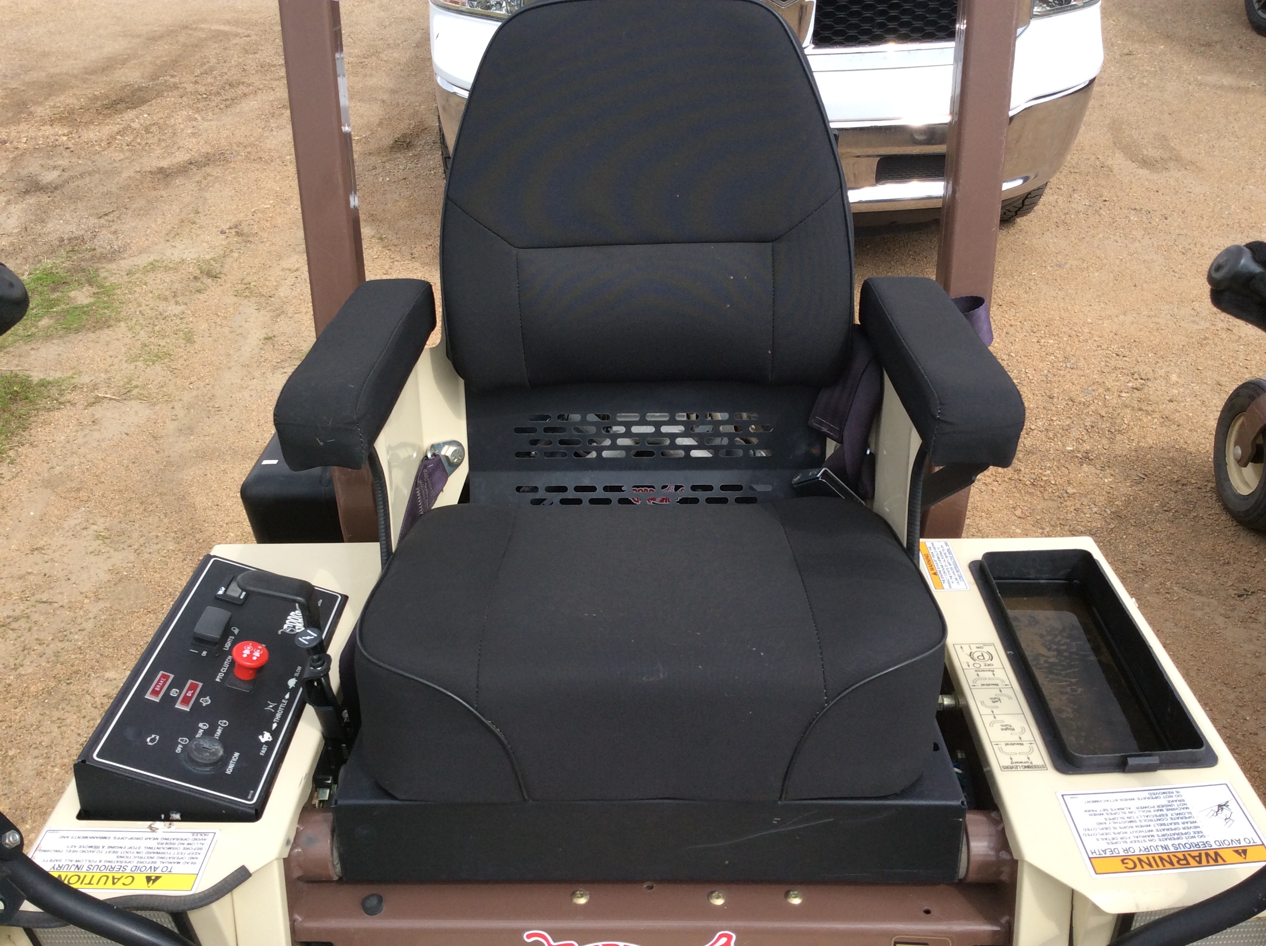 2016 Grasshopper 725KT w/52" RD Deck Mower/Zero Turn