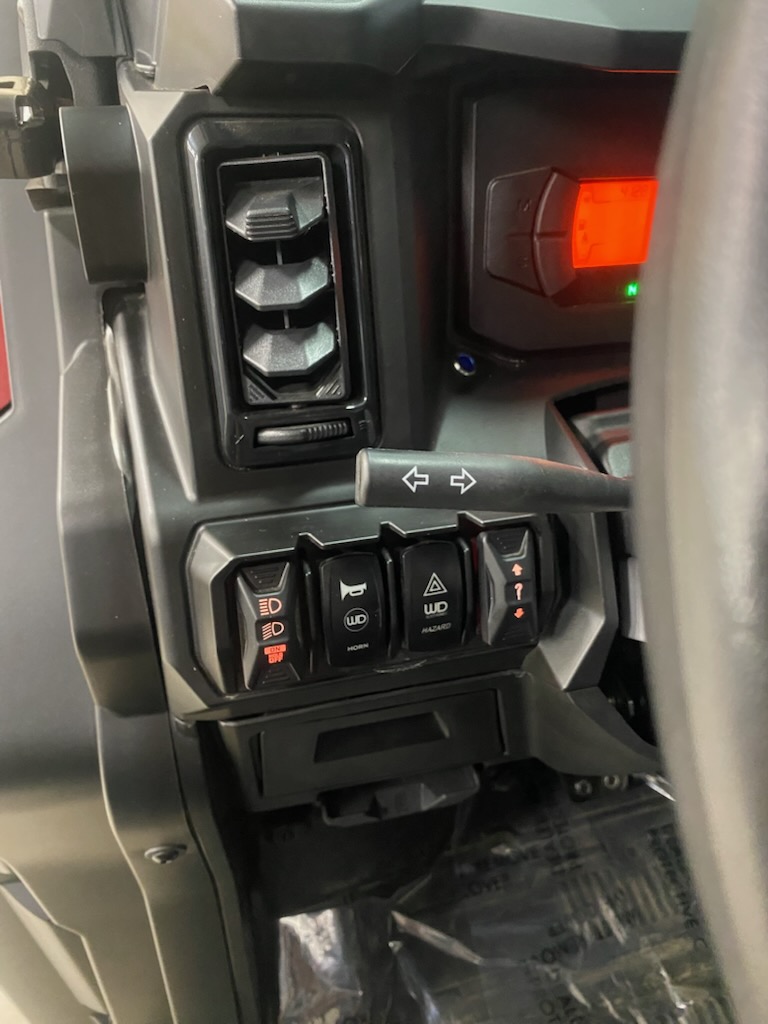 2026 Can-Am 2026 DEFENDER MAX LTD CAB HD11 RED SKU # 6MTF Utility Vehicle
