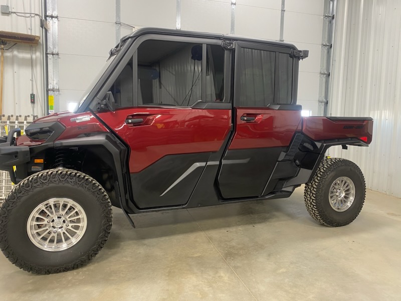 2026 Can-Am 2026 DEFENDER MAX LTD CAB HD11 RED SKU # 6MTF Utility Vehicle