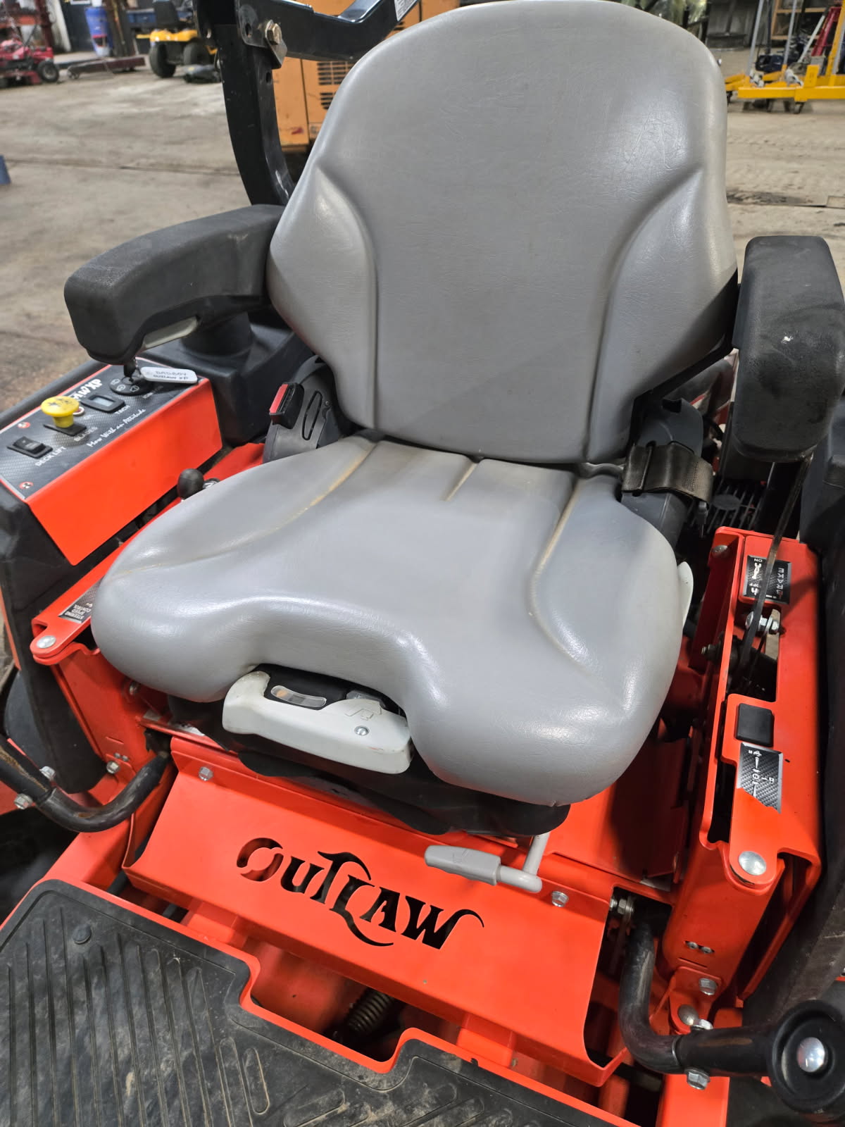 2016 Bad Boy Outlaw XP 61" Mower/Zero Turn
