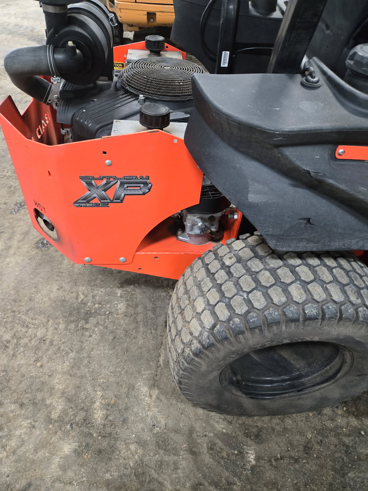 2016 Bad Boy Outlaw XP 61" Mower/Zero Turn