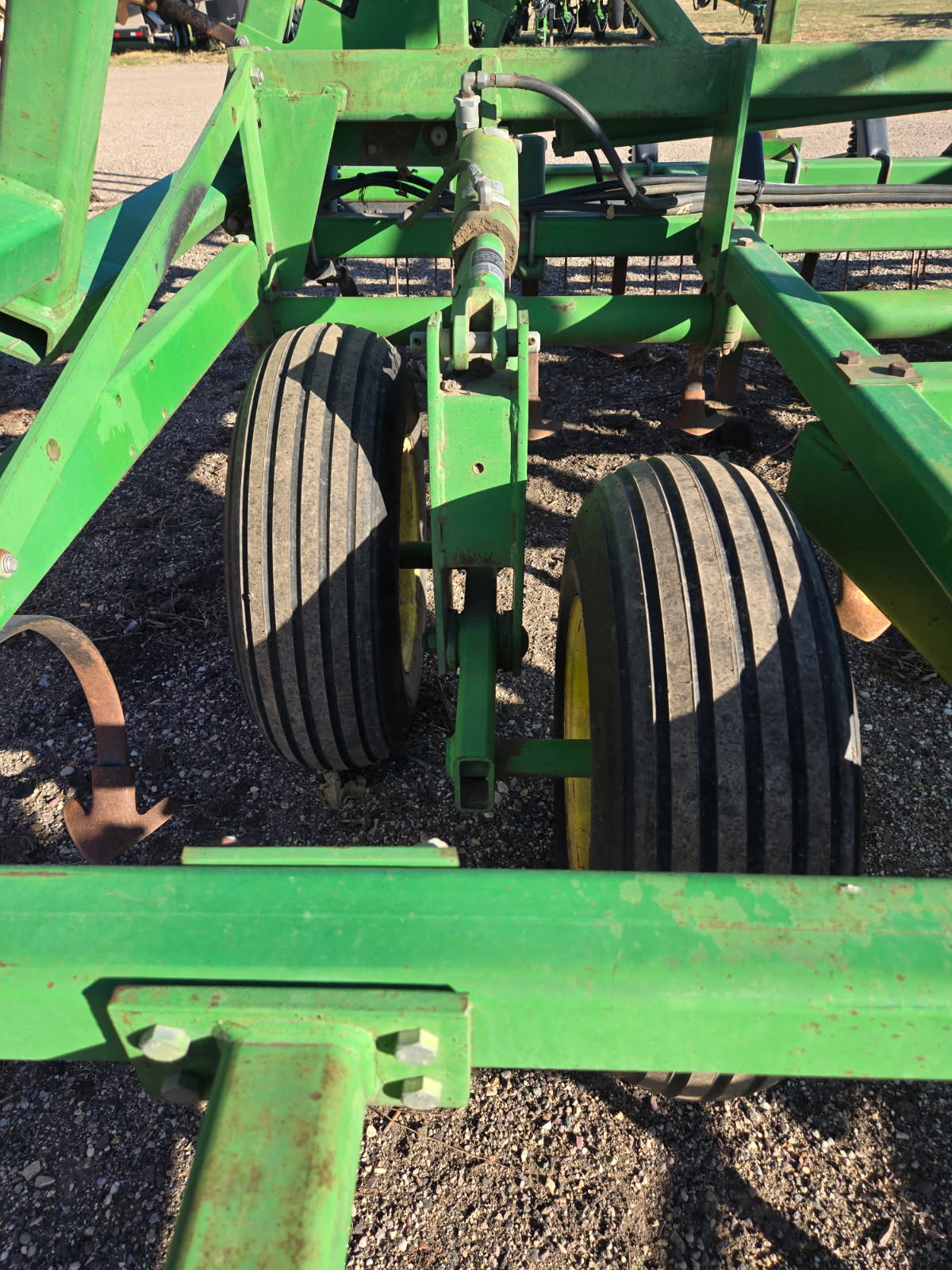 John Deere 960 Field Cultivator