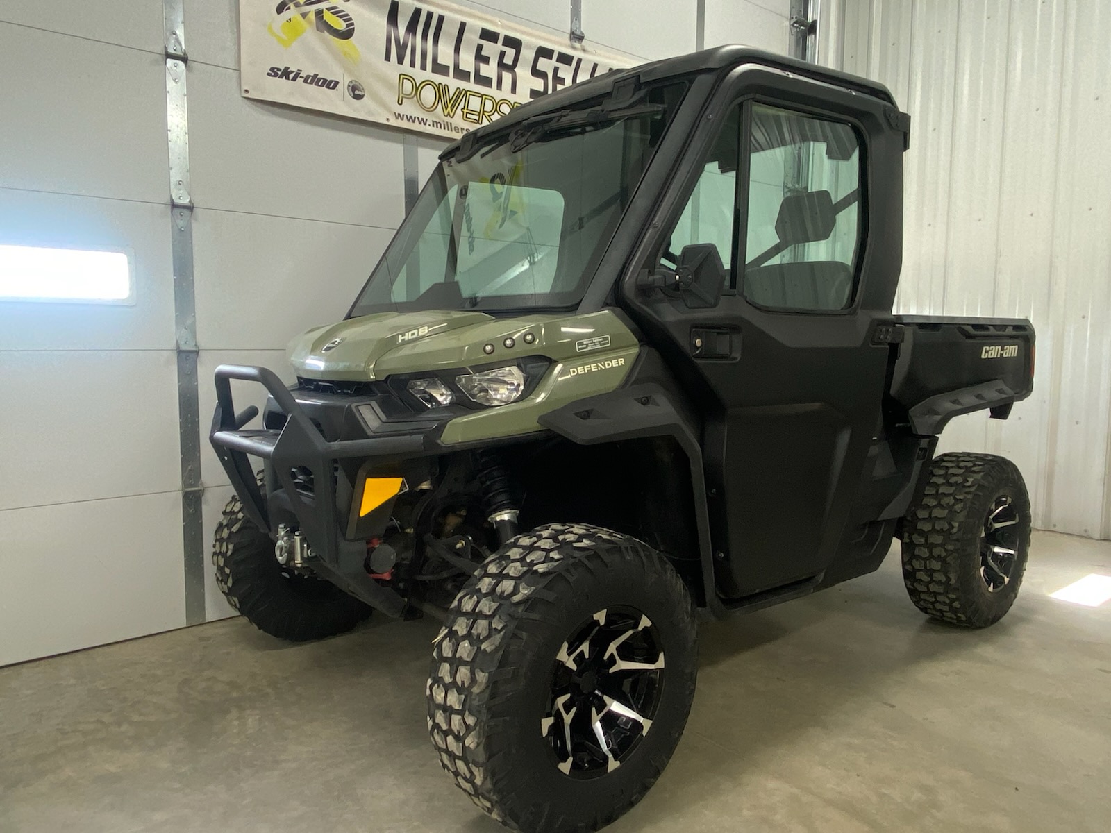 2021 Can-Am 2021 DEFENDER DPS CAB HD8 GREEN SKU # 8UMC Utility Vehicle