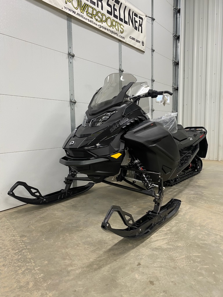 2027 Ski-Doo 2027 REN 900 ACE TURBO 137" BLACK SKU # DUVA Snowmobile