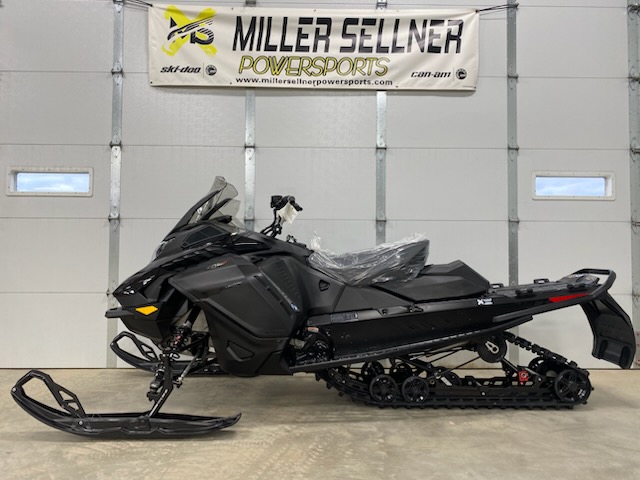 2027 Ski-Doo 2027 REN 900 ACE TURBO 137" BLACK SKU # DUVA Snowmobile