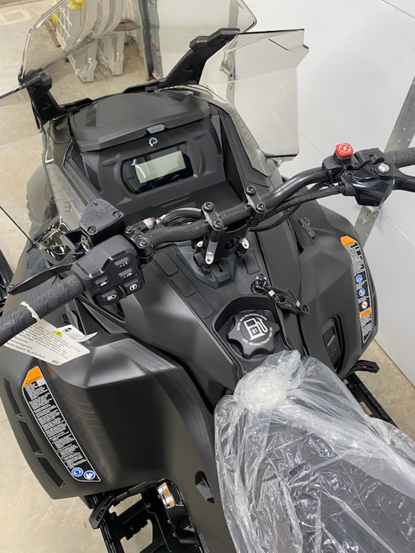 2027 Ski-Doo 2027 REN 900 ACE TURBO 137" BLACK SKU # DUVA Snowmobile
