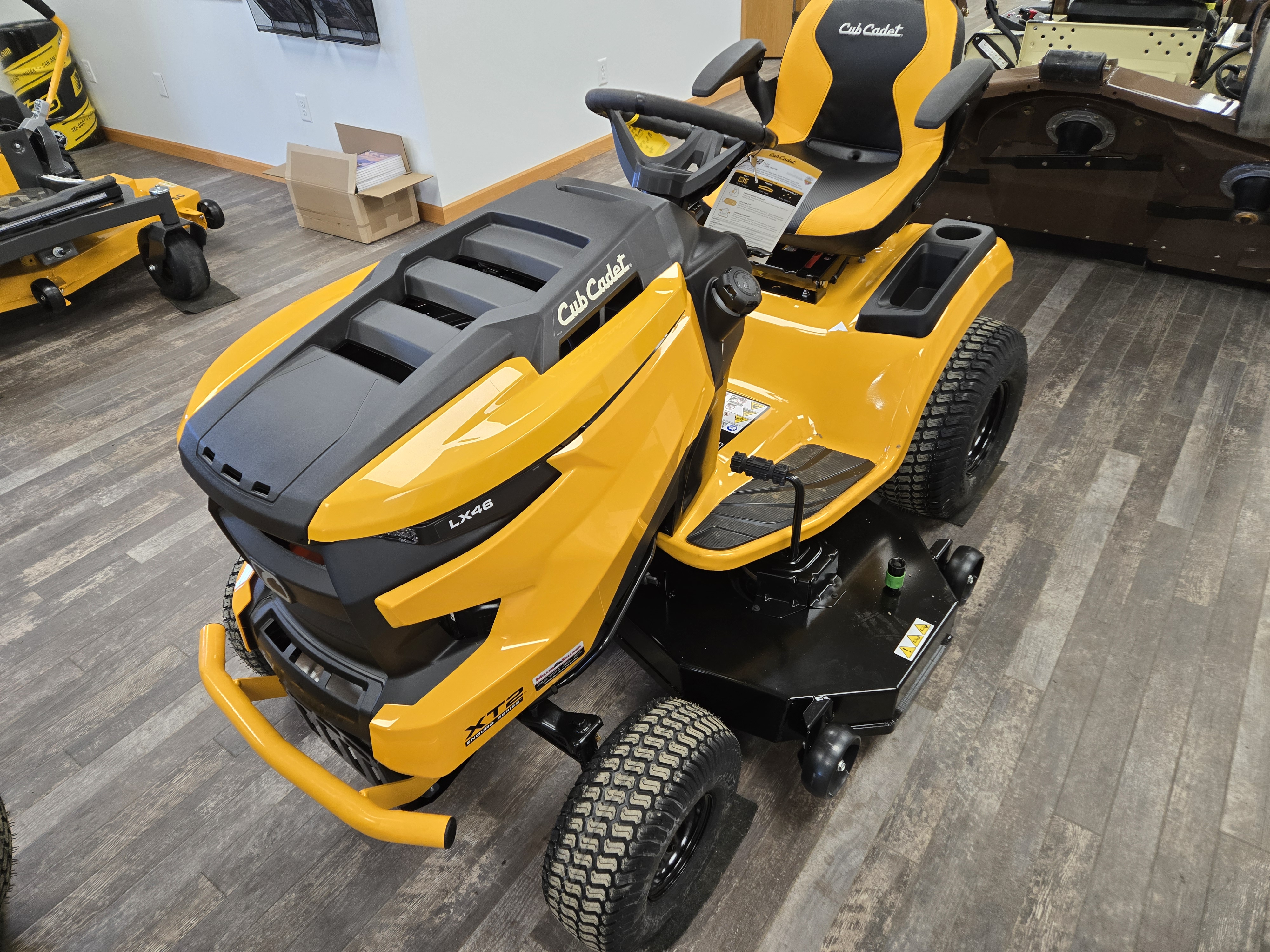 2026 Cub Cadet LX46 Mower/Riding