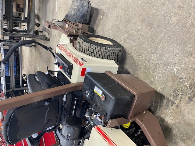 2024 Grasshopper 727 EFI 61 SD,Turf, Grammer Mower/Zero Turn