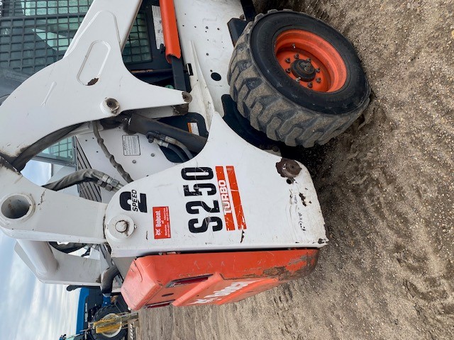 2004 Bobcat S250 Skid Steer Loader
