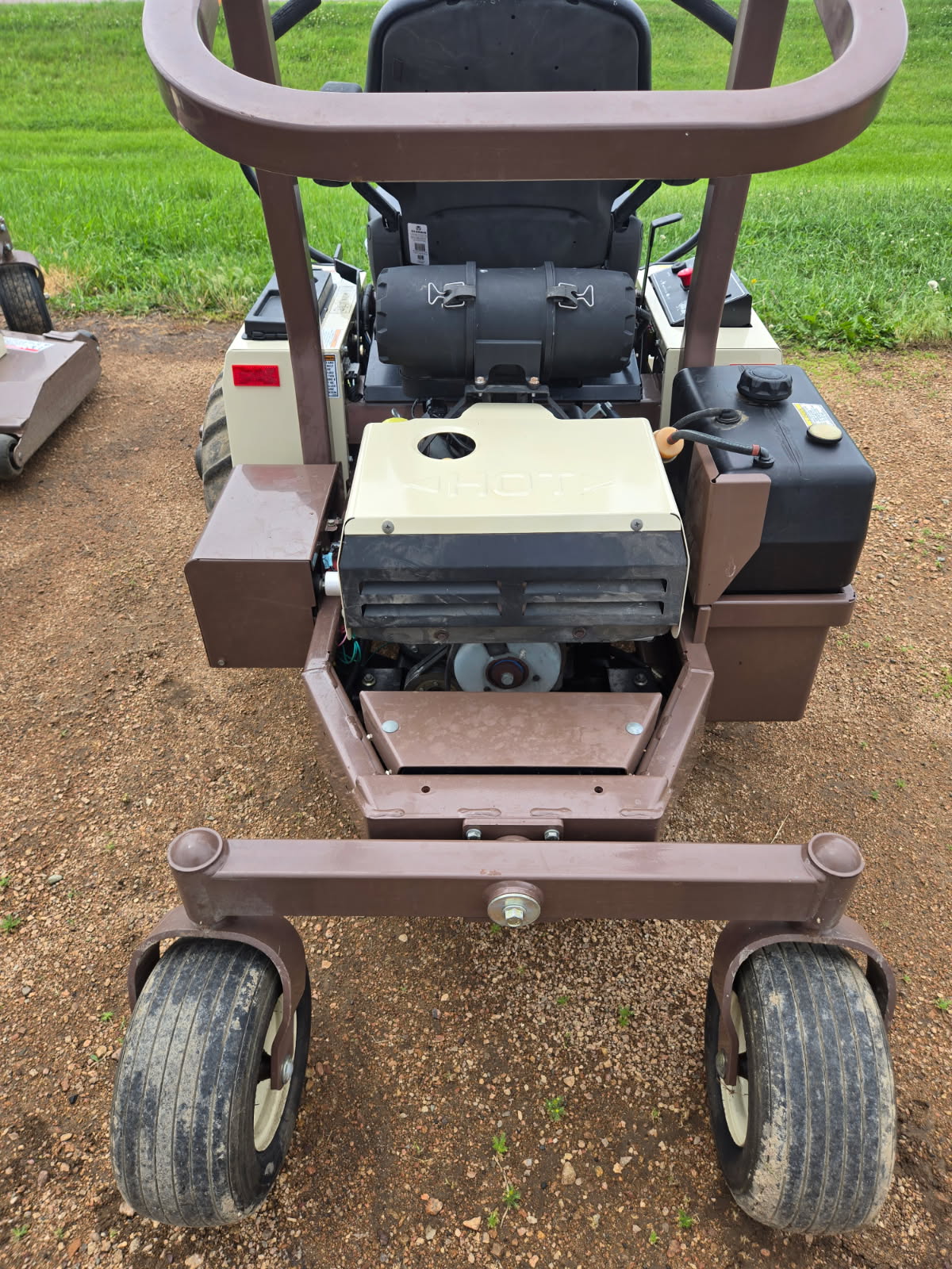 2015 Grasshopper 727 w/61" RD Deck Mower/Zero Turn