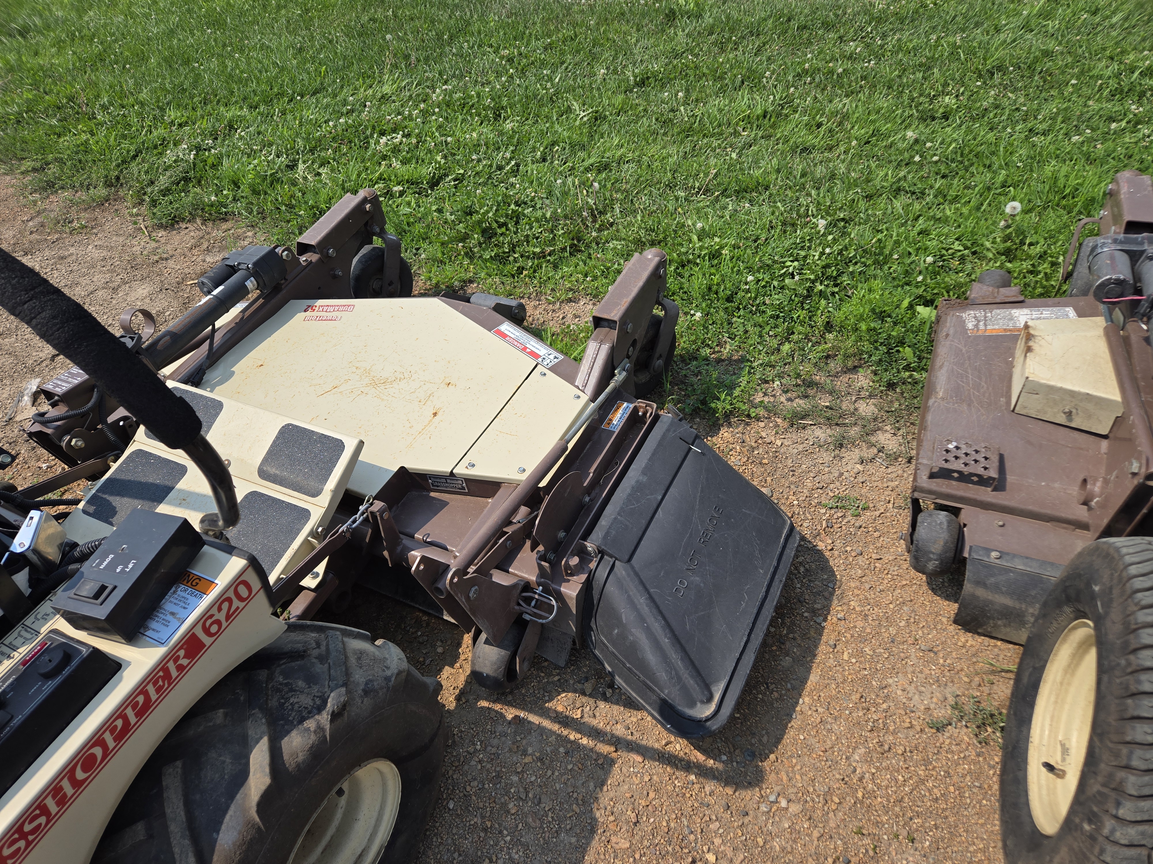 2007 Grasshopper 620T w/52 SD Deck Mower/Zero Turn